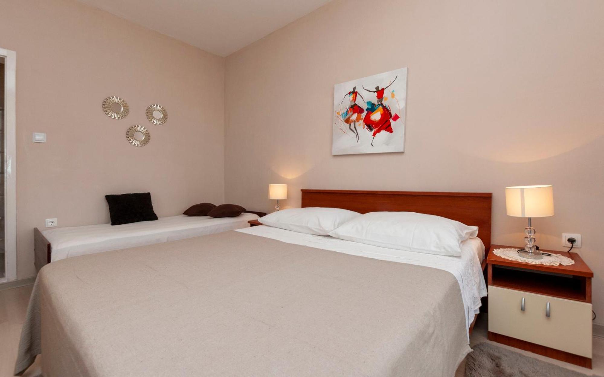 Apartment And Rooms Tatjana Омиш Экстерьер фото