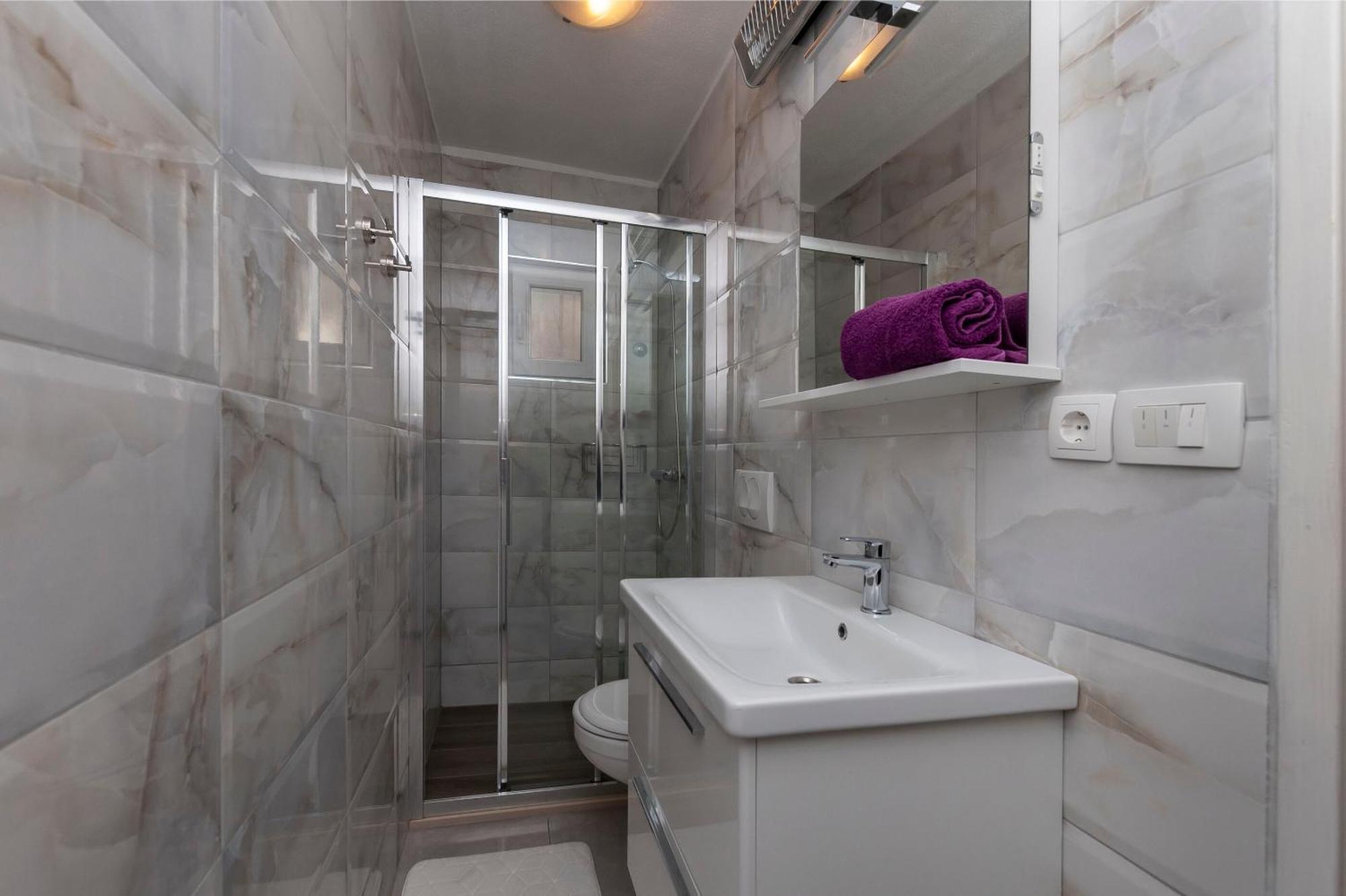 Apartment And Rooms Tatjana Омиш Экстерьер фото